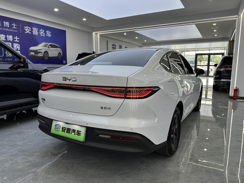 BYD Seal 05 DM-i Hybrid, 2025 — фото 6 из 12