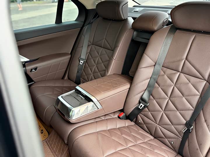 BMW 7 Series, 2023 — фото 8 из 9