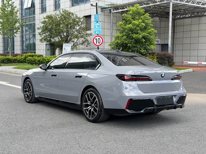 BMW i7, 2023 — фото 4 из 9