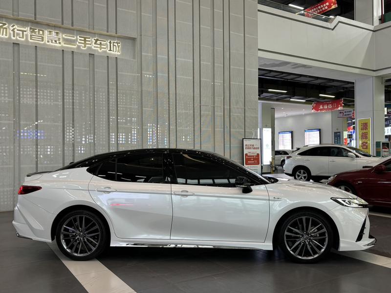 Toyota Camry, 2024 — фото 7 из 12