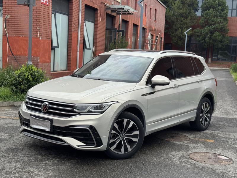 Volkswagen Tiguan L Pro, 2021 — купить в Твери под ключ