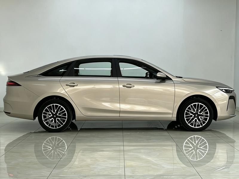 Roewe i6, 2025 — фото 8 из 12