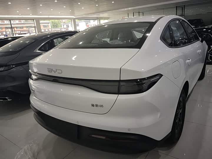 BYD Seal 05 DM-i Hybrid, 2026 — фото 6 из 9