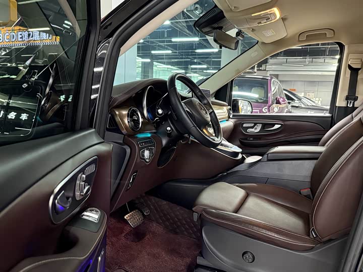 Mercedes-Benz V-Class, 2023 — фото 8 из 9