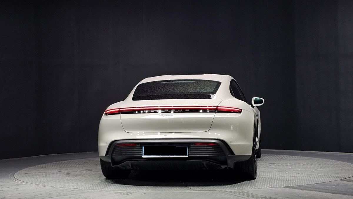 Porsche Taycan, 2023 — фото 4 из 12