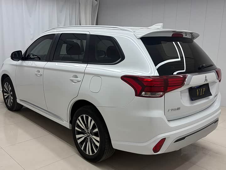 Mitsubishi Outlander, 2021 — фото 4 из 9