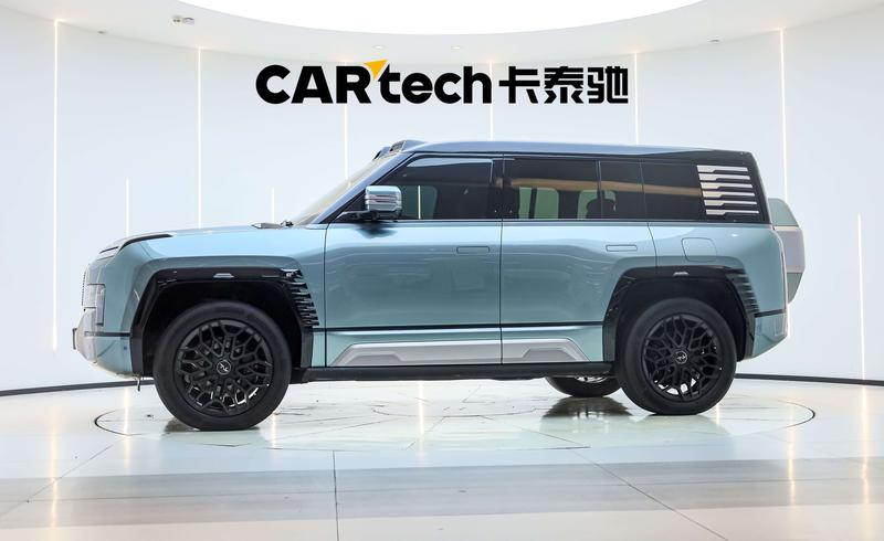 BYD Yangwang U8, 2023 — фото 4 из 12