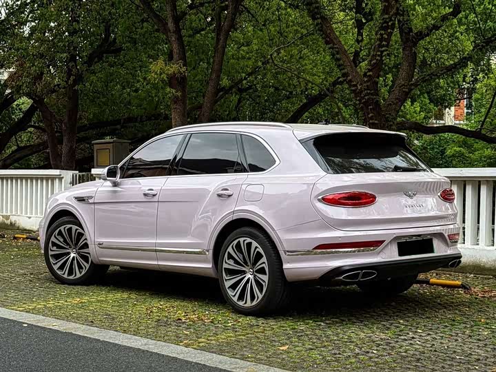 Bentley Bentayga Hybrid, 2021 — фото 4 из 9