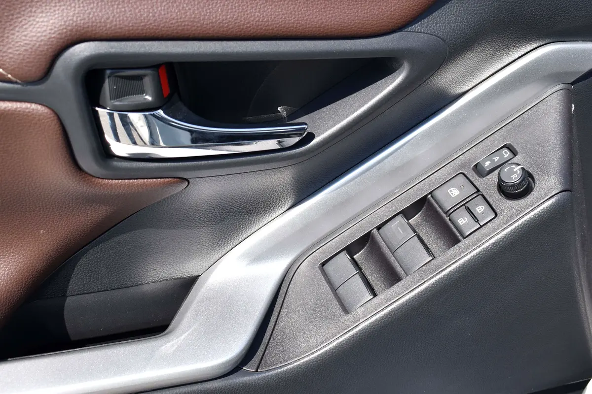Toyota Innova, 2025 — фото 10 из 10