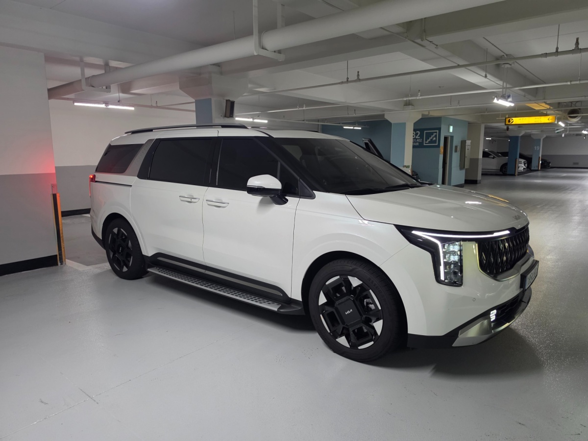 Kia Carnival, 2025 — фото 2 из 8