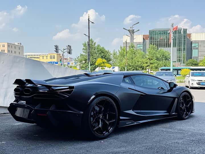 Lamborghini Revuelto, 2024 — фото 4 из 9