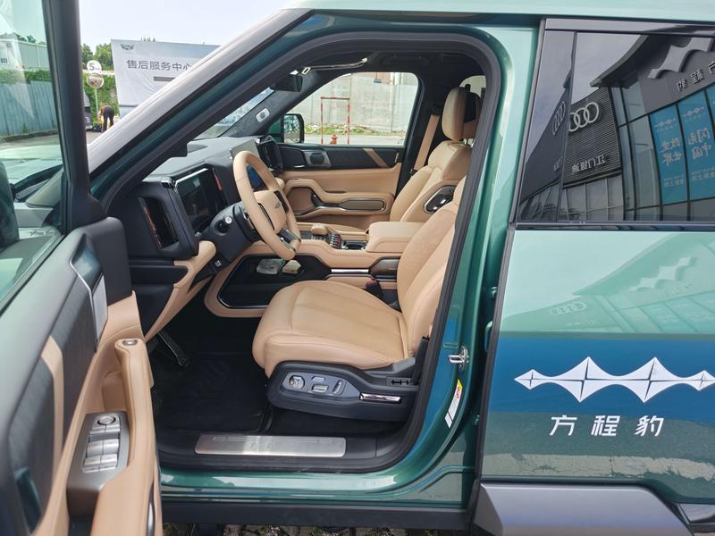 BYD FangChengBao Leopard 8, 2025 — фото 10 из 12