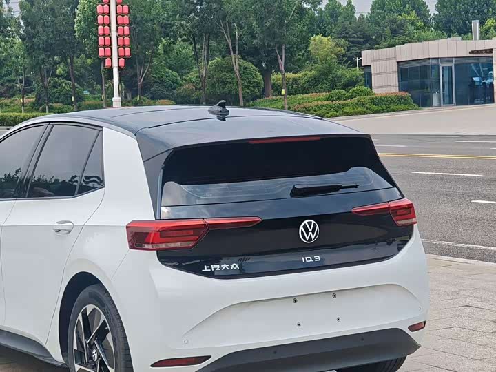 Volkswagen ID.3, 2024 — фото 4 из 9