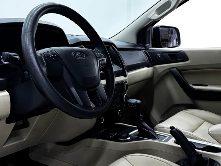 Ford Everest, 2023 — фото 4 из 9