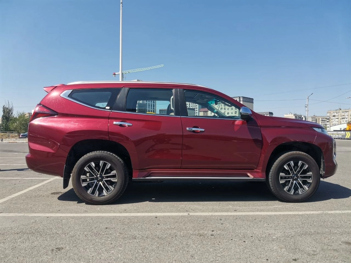 Mitsubishi Montero Sport, 2022 — фото 2 из 12