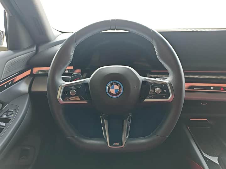 BMW i5, 2025 — фото 7 из 9