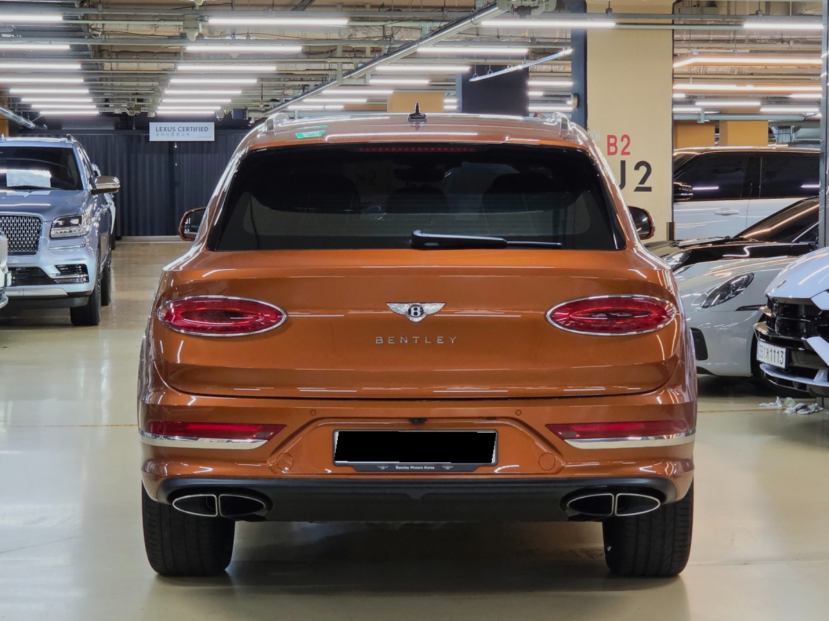 Bentley Bentayga, 2023 — фото 4 из 12