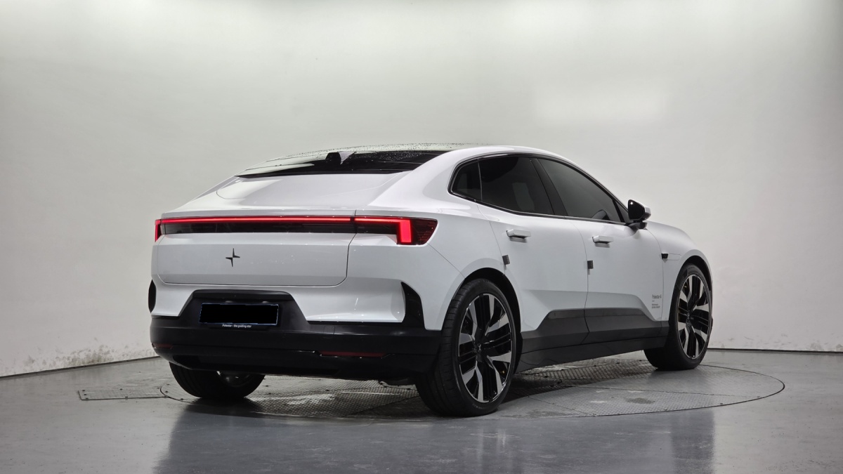 Polestar 4, 2025 — фото 2 из 12