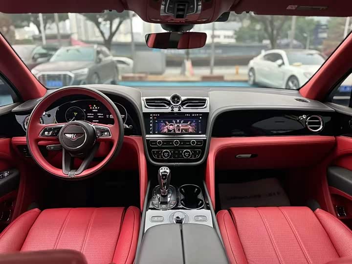 Bentley Bentayga, 2023 — фото 5 из 9