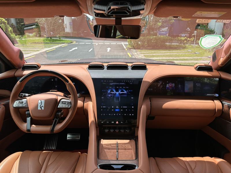 BYD Yangwang U8, 2024 — фото 7 из 11