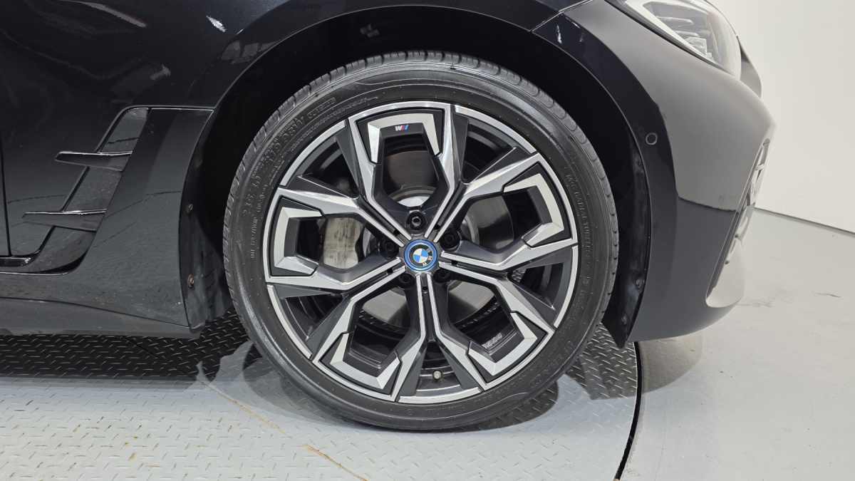BMW i4, 2022 — фото 5 из 12