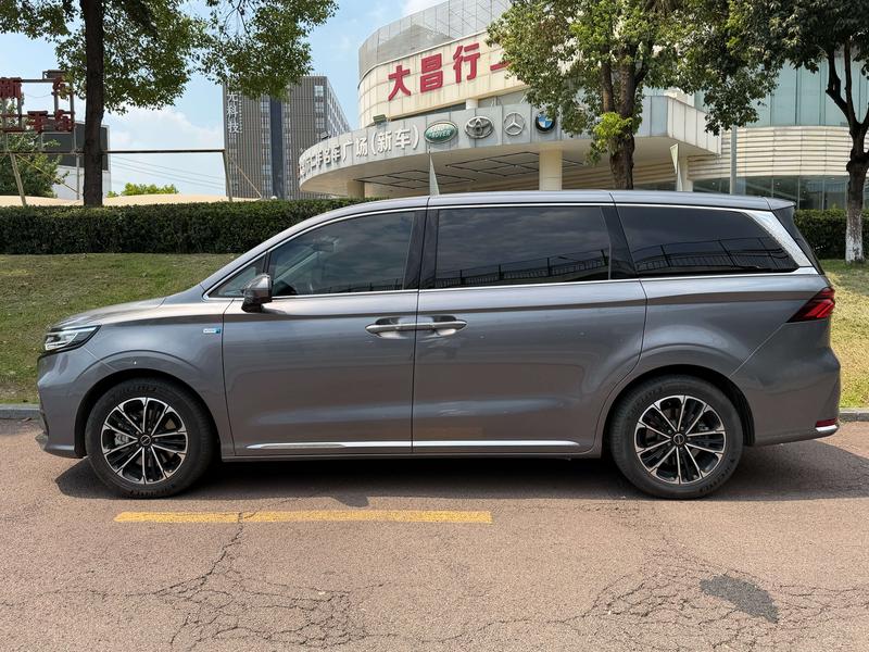 Roewe iMax 8, 2022 — фото 3 из 10