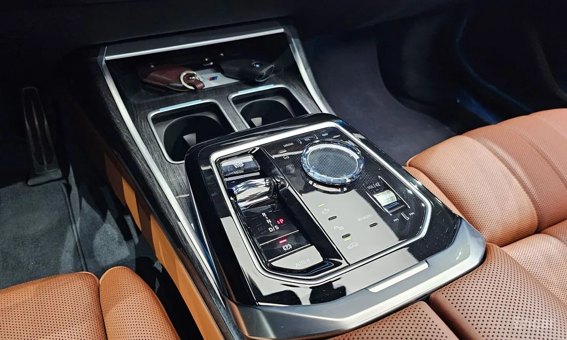 BMW 7 Series, 2023 — фото 9 из 12