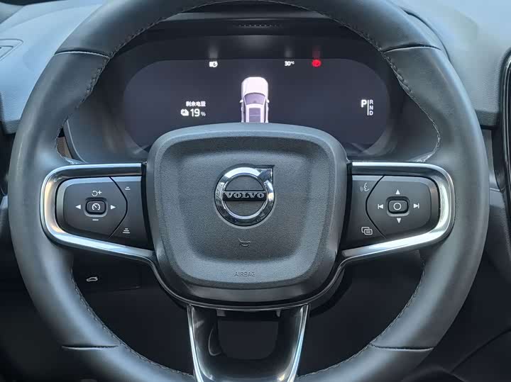 Volvo XC40 EV, 2023 — фото 6 из 9