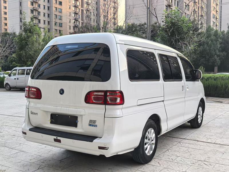 Dongfeng Forthing Lingzhi M5 EV, 2022 — фото 6 из 10