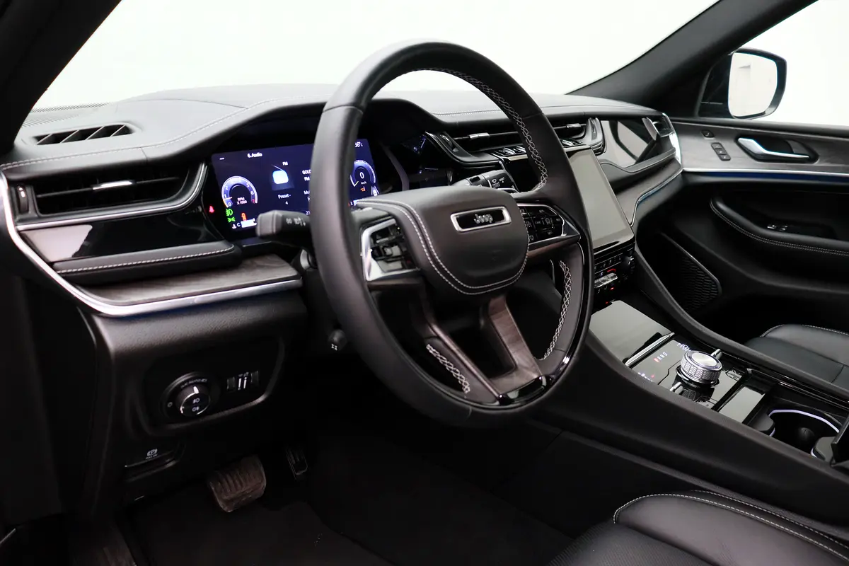 Jeep Grand Cherokee, 2023 — фото 7 из 10