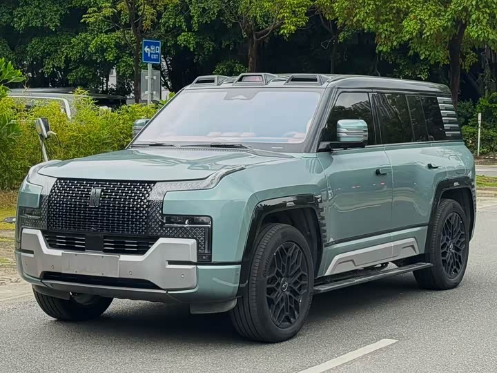BYD Yangwang U8, 2023 — купить в Курске под ключ