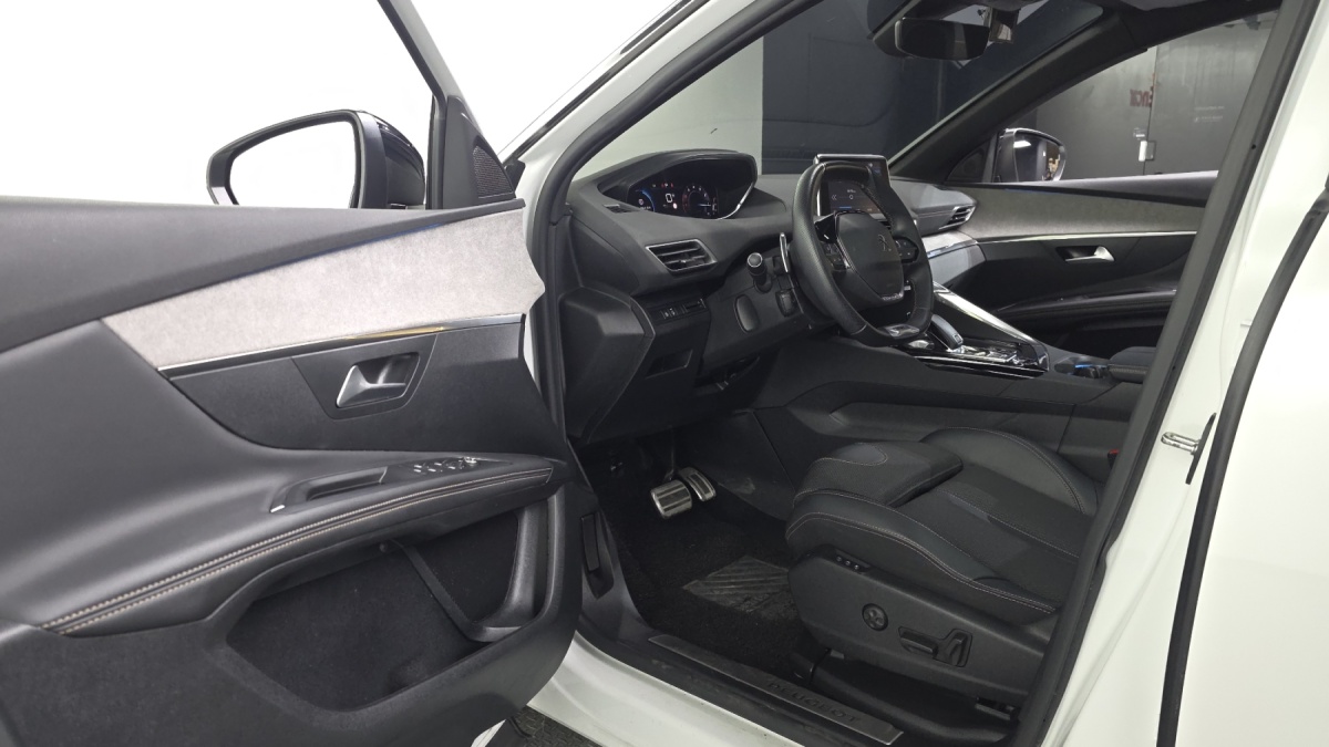 Peugeot 3008, 2022 — фото 10 из 12