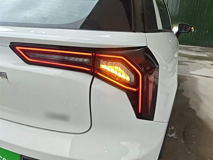 Geely Geometry E Firefly, 2023 — фото 8 из 9