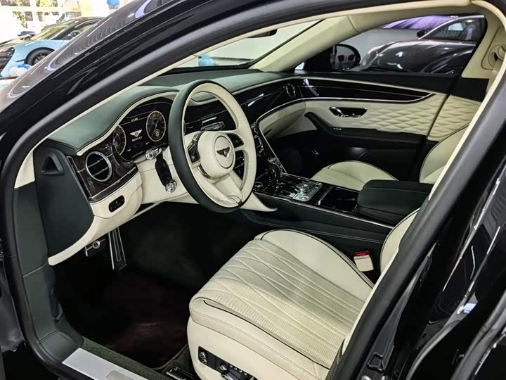 Bentley Flying Spur Hybrid, 2022 — фото 7 из 7
