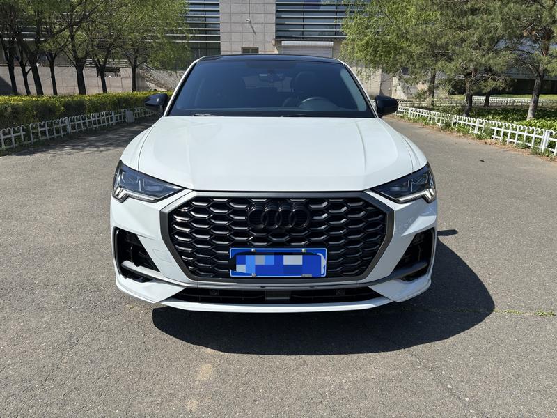 Audi Q3 Sportback, 2023 — фото 2 из 11