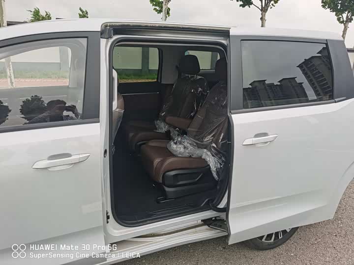 Wuling Starlight 730 Hybrid/EV, 2025 — фото 7 из 9