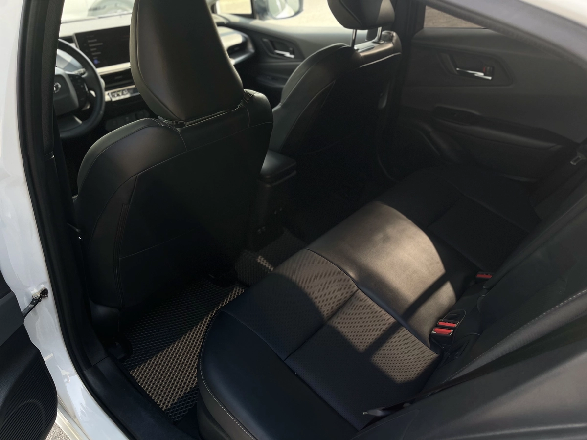 Toyota Prius, 2023 — фото 8 из 8