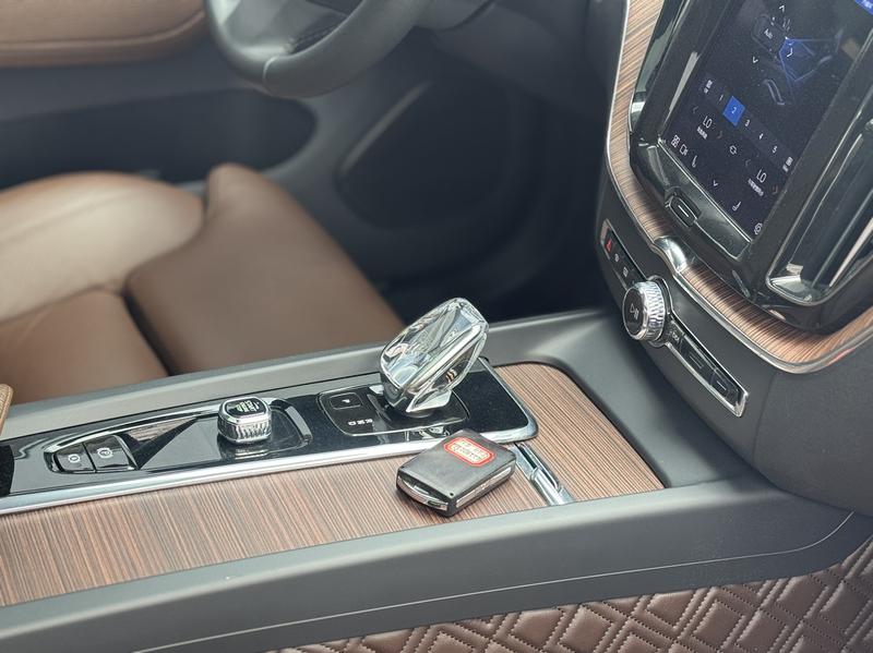 Volvo XC60, 2021 — фото 9 из 10