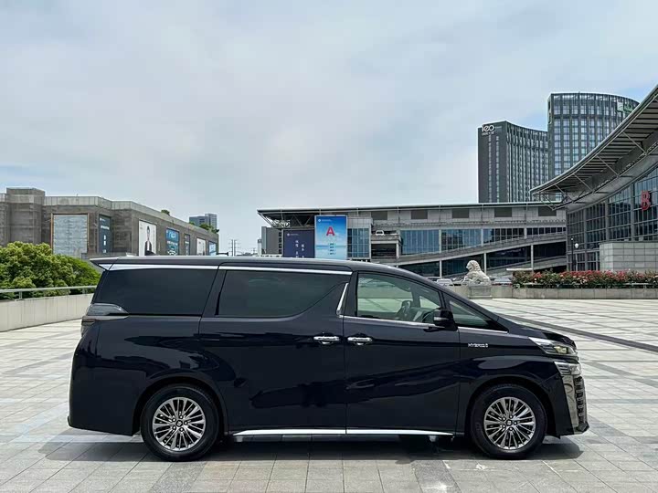 Toyota Vellfire, 2022 — фото 4 из 9