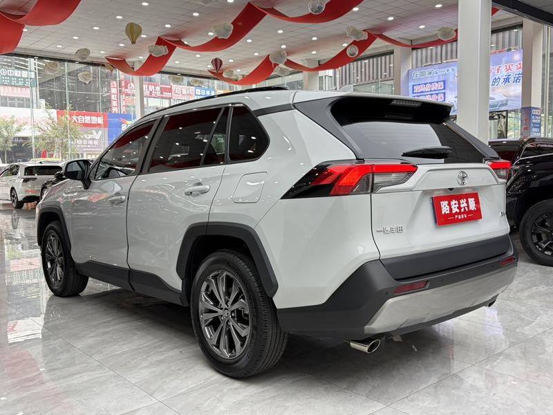 Toyota RAV4, 2024 — фото 4 из 12