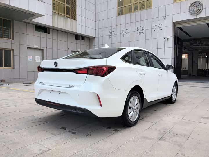 Changan Eado EV, 2026 — фото 5 из 9