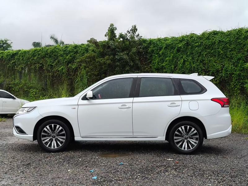 Mitsubishi Outlander, 2021 — фото 4 из 10