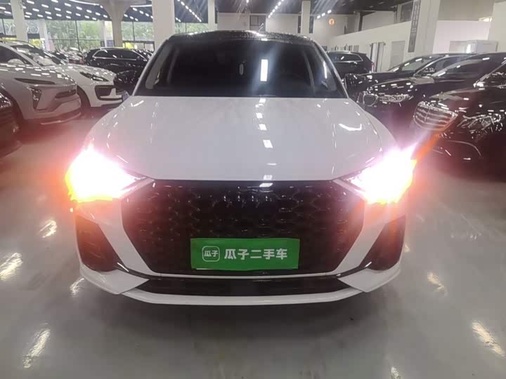 Audi Q3 Sportback, 2023 — фото 3 из 9