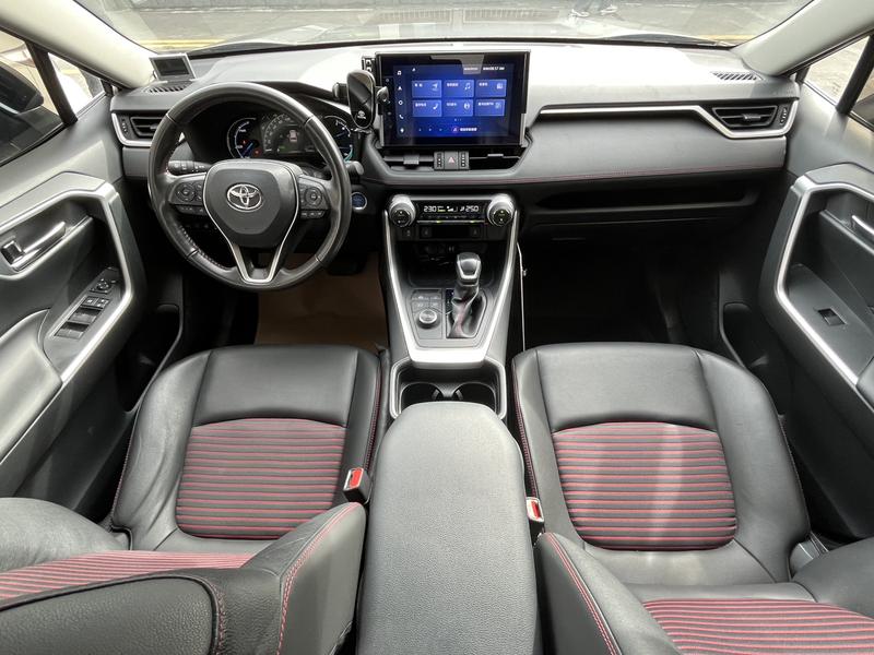 Toyota RAV4 Hybrid, 2021 — фото 12 из 12
