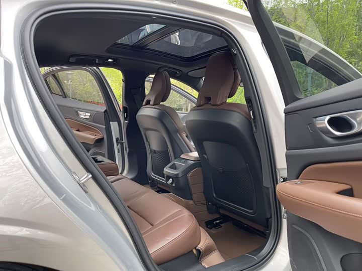 Volvo S60, 2023 — фото 6 из 9