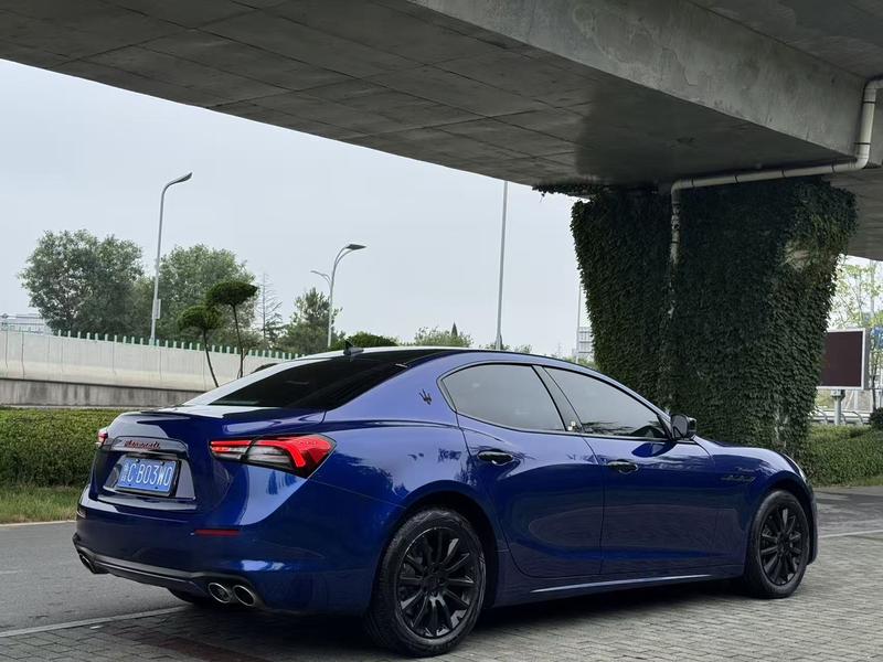 Maserati Ghibli, 2023 — фото 6 из 10