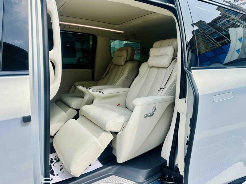Buick OMPV, 2025 — фото 10 из 11