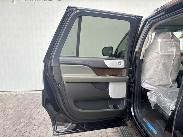 Lincoln Navigator, 2025 — фото 11 из 12