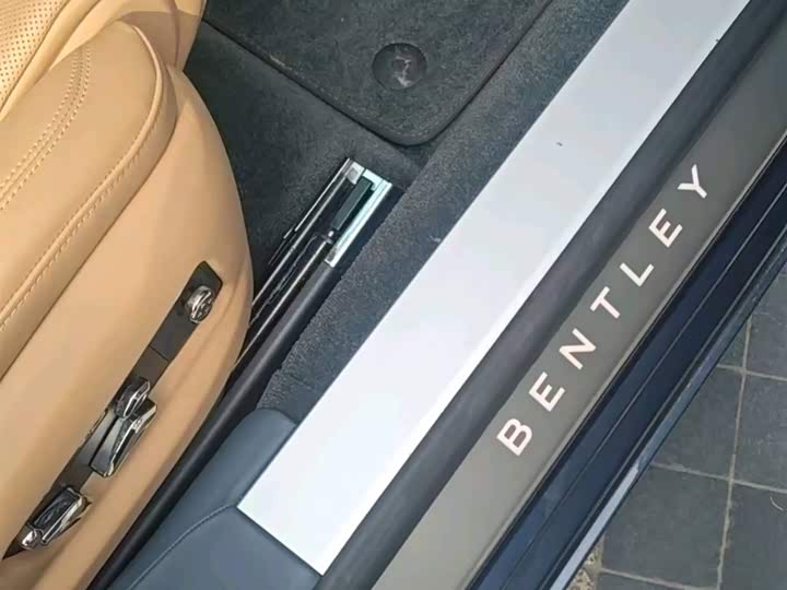 Bentley Flying Spur, 2024 — фото 7 из 9