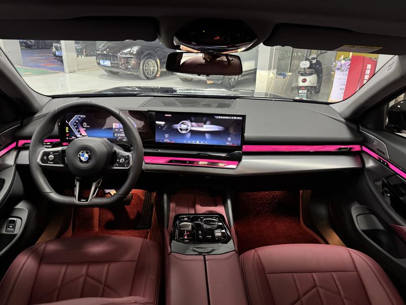 BMW 5 Series, 2025 — фото 7 из 10